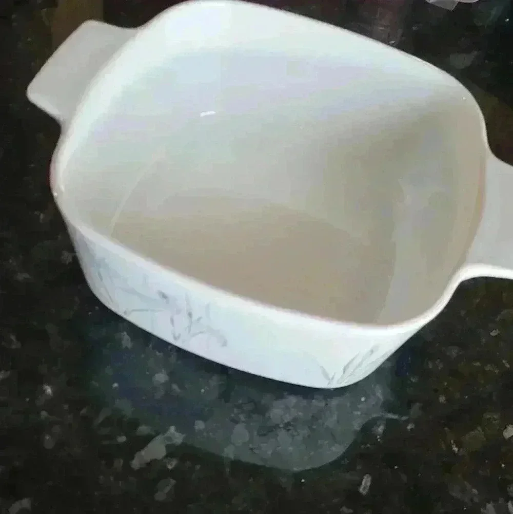 Corning Ware Shadow Iris A-1 1/2-B 1.5 liter casserole dish